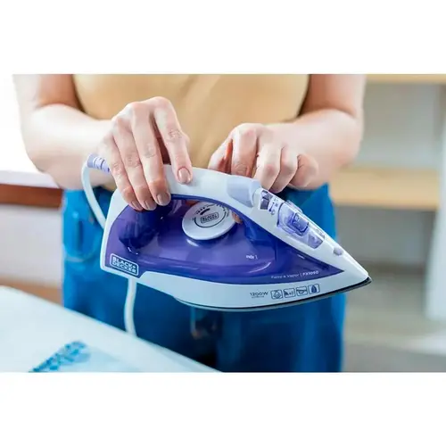 Ferro de Passar a Vapor Black+Decker FX1050 Branco/Roxo