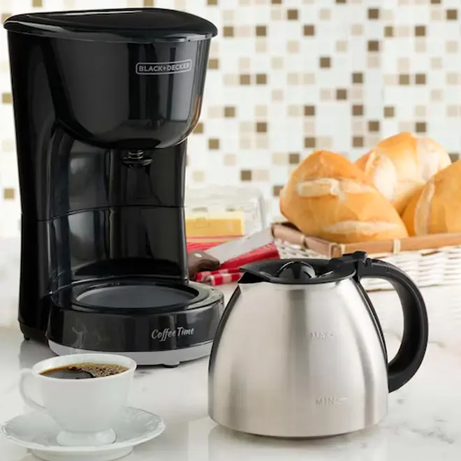 Cafeteira Elétrica Black+Decker 15 Cafés com Jarra Inox CM15