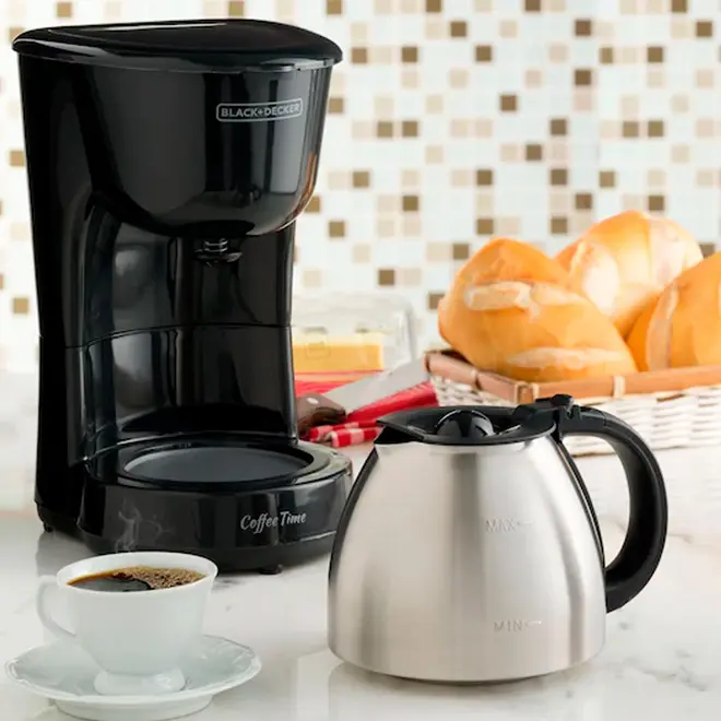 Cafeteira Elétrica Black+Decker 15 Cafés com Jarra Inox CM15